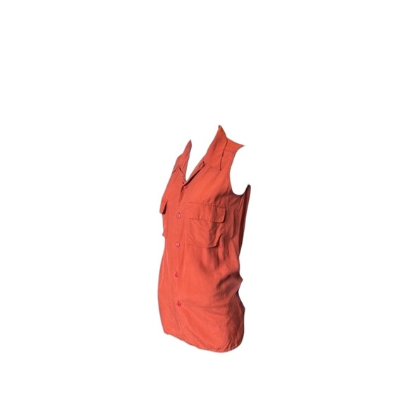 🧡𝐂𝐋𝐔𝐁 𝐌𝐎𝐍𝐀𝐂𝐎 100%Silk Coral Sleeveless button down  Blouse - Picture 4 of 4